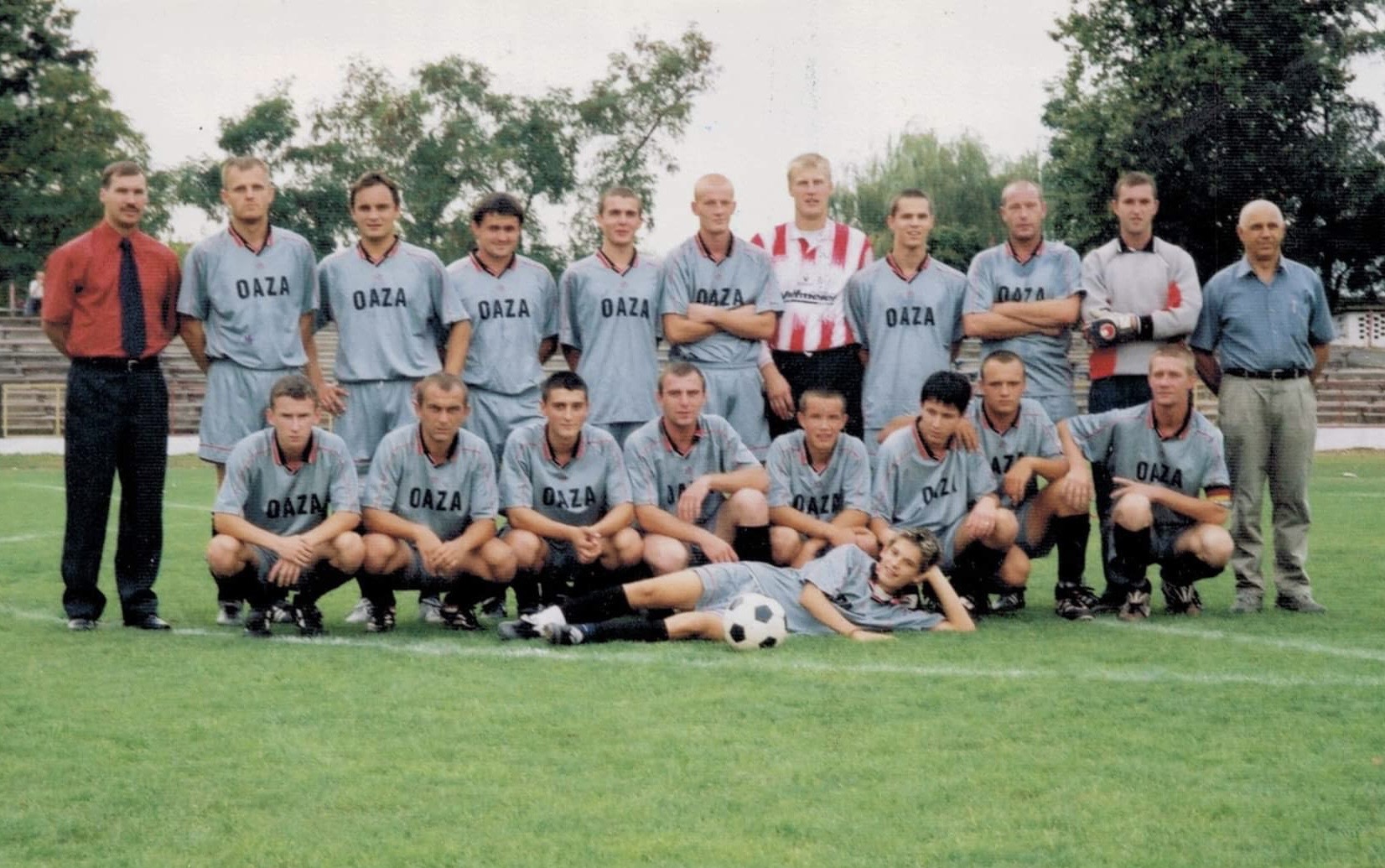 1.W roli środkowego pomocnika drużyny Polonez Biała Podlaska walczyłem o obeną 3 ligę 2002